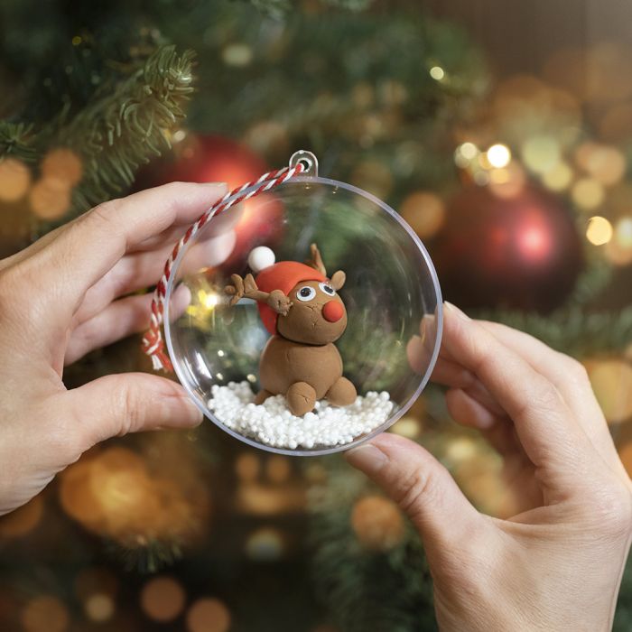 Boules de Noël en pâte Silk Clay® avec des rennes