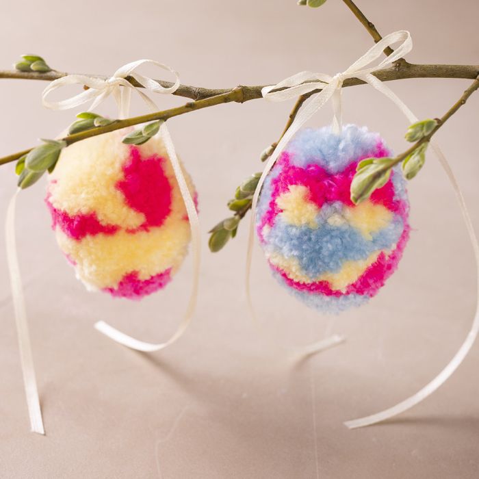 Pompons à motifs en forme d'oeufs de Pâques