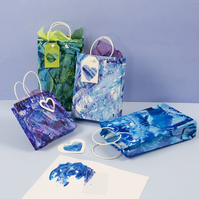 Sacs cadeaux décorés au vernis