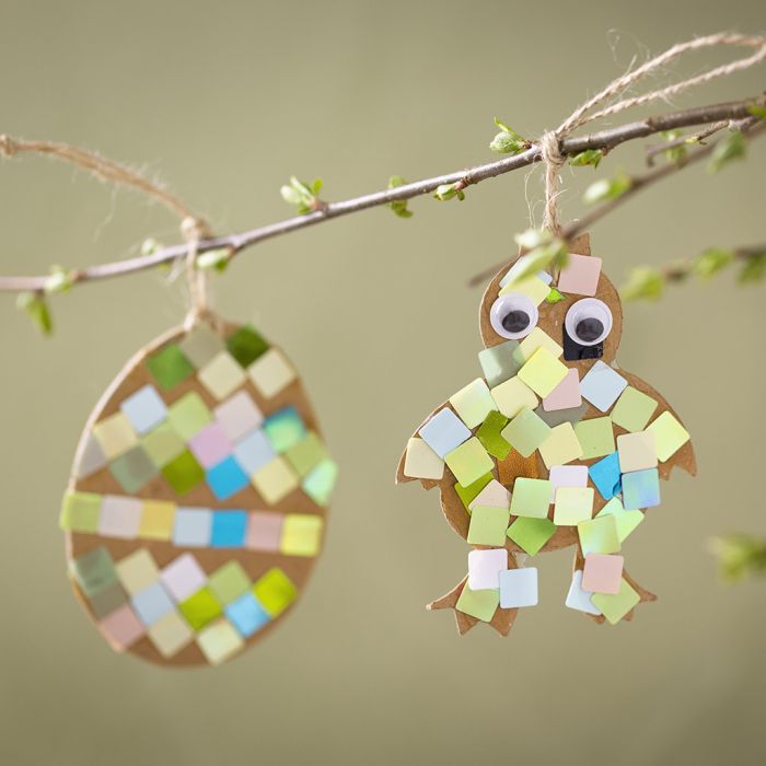 Poussin de Pâques et œuf de Pâques en mosaïque