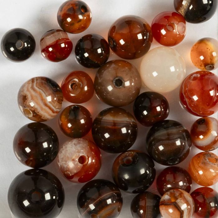 Perles de pierres d'agate, d 6+8+10 mm, diamètre intérieur 0,9-1 mm, brun foncé, 28 pièces/ 1 Pq.