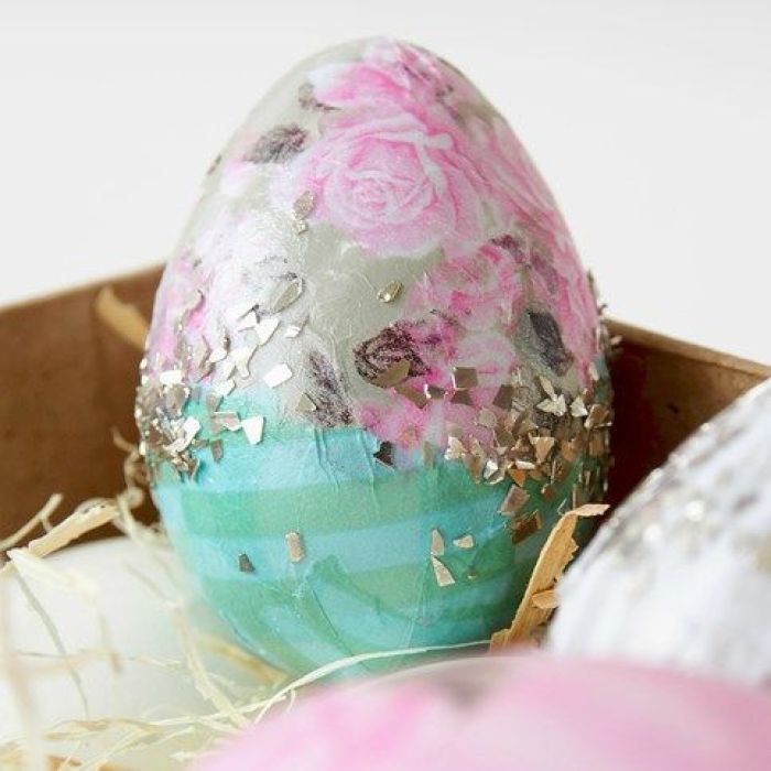 De vrais oeufs décorés avec du papier découpage Skagen