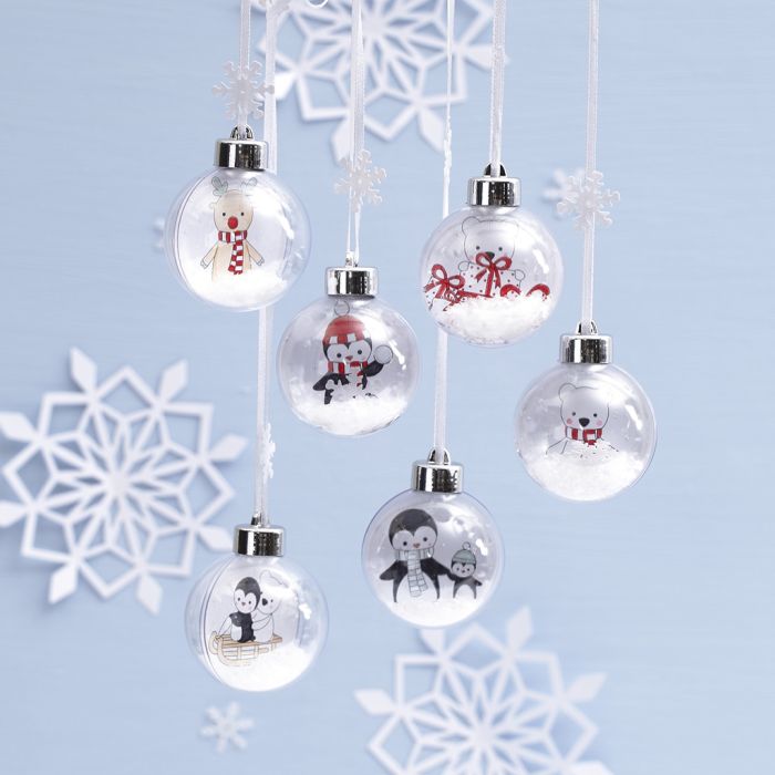 Boules de Noël avec un dessin d’animaux polaires à l’intérieur pour la décoration