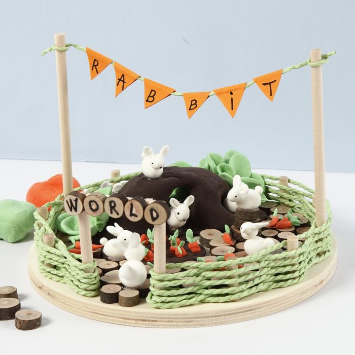 Un monde miniature avec des lapins et des carottes en Silk Clay