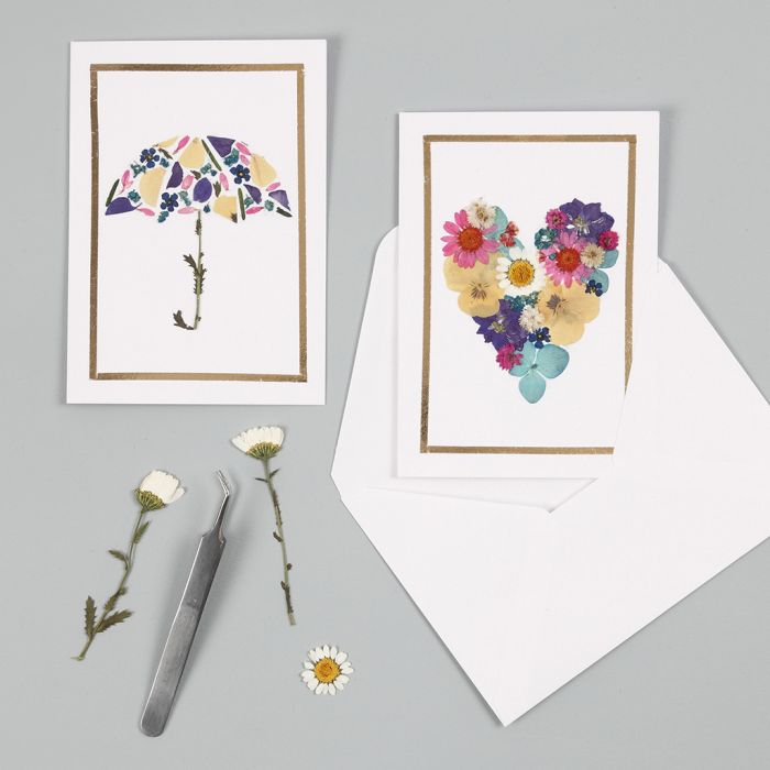 Cartes de vœux avec motifs de fleurs séchées et encadrement en Deco Foil