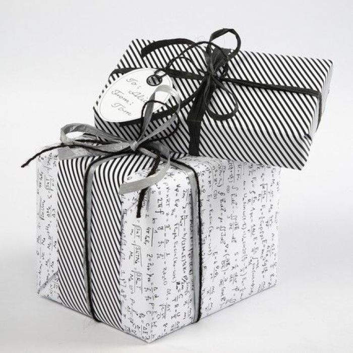Papier cadeau avec le papier de Vivi Gade Design, série Paris