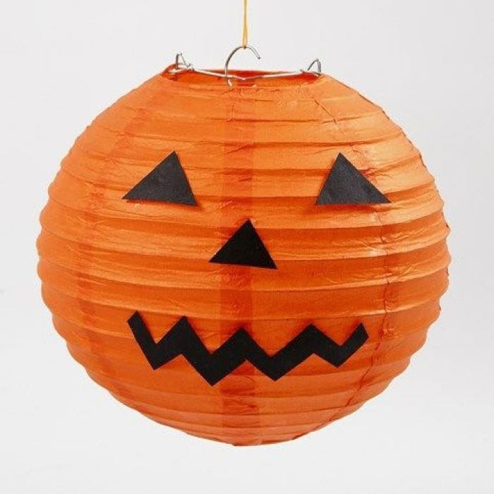 Une lampe de papier de riz en citrouille pour Halloween