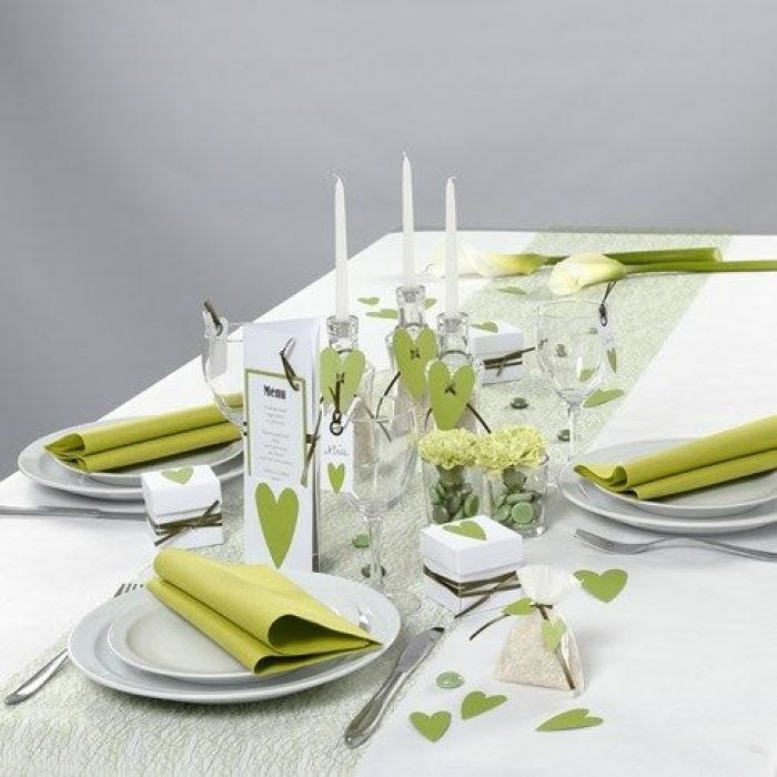 Des décorations de table blanches et vertes de la collection Happy Moments