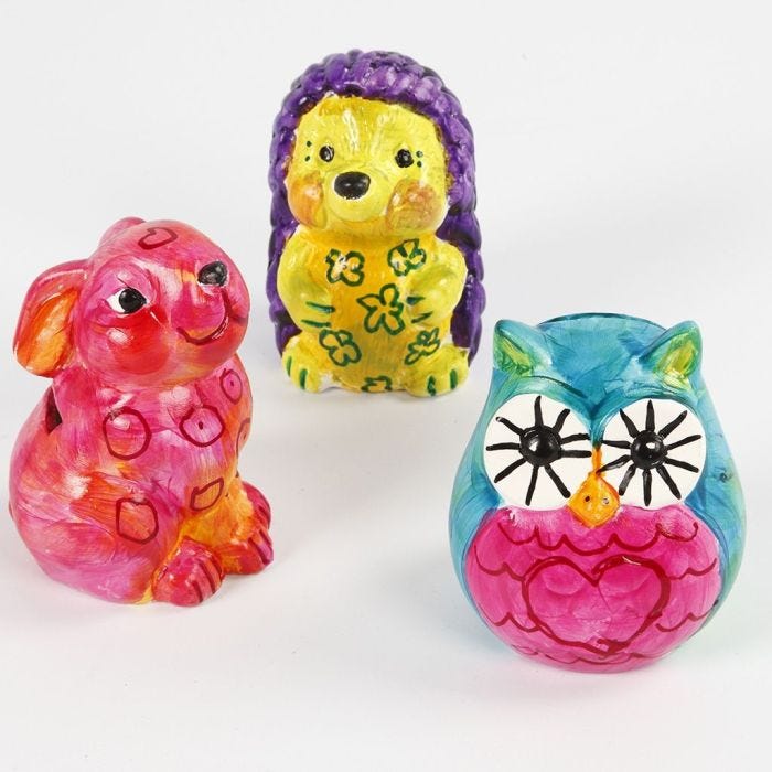 Une tirelire en terre cuite peinte avec de la peinture pour verre A-Color