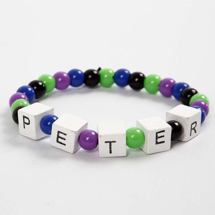 Bracelet élastique avec des mots composés avec des perles en forme de lettres