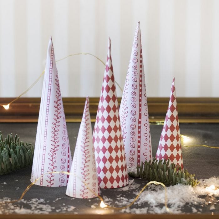 Arbres de Noël en forme de cône, en papier design