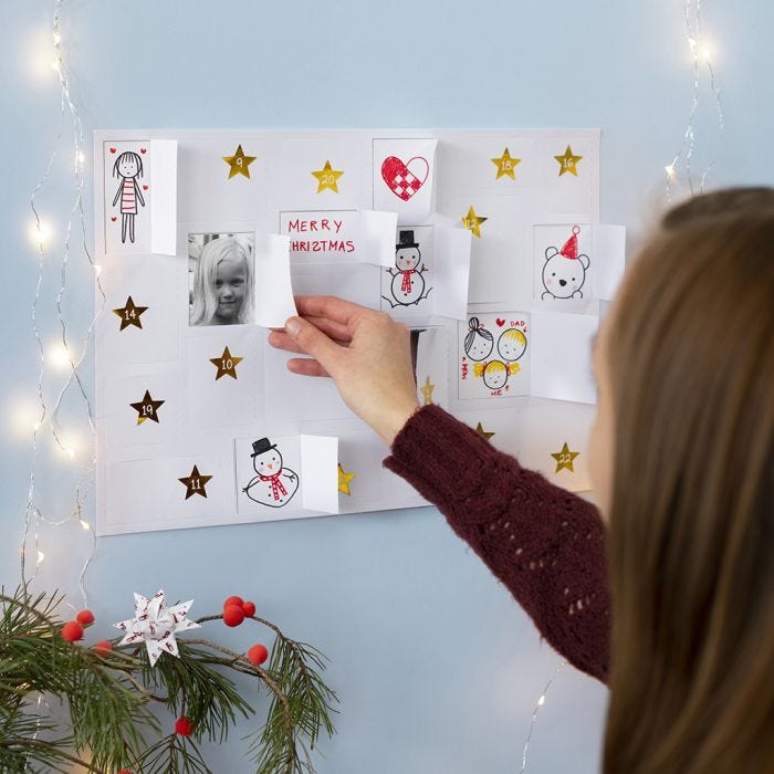 Faites votre propre calendrier de Noël avec des dessins, des autocollants et des images