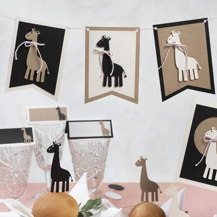 Guirlande avec des girafes perforées