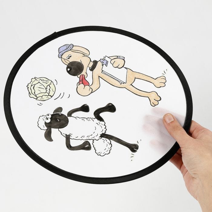 Un frisbee Shaun le Mouton décoré avec des feutres textile