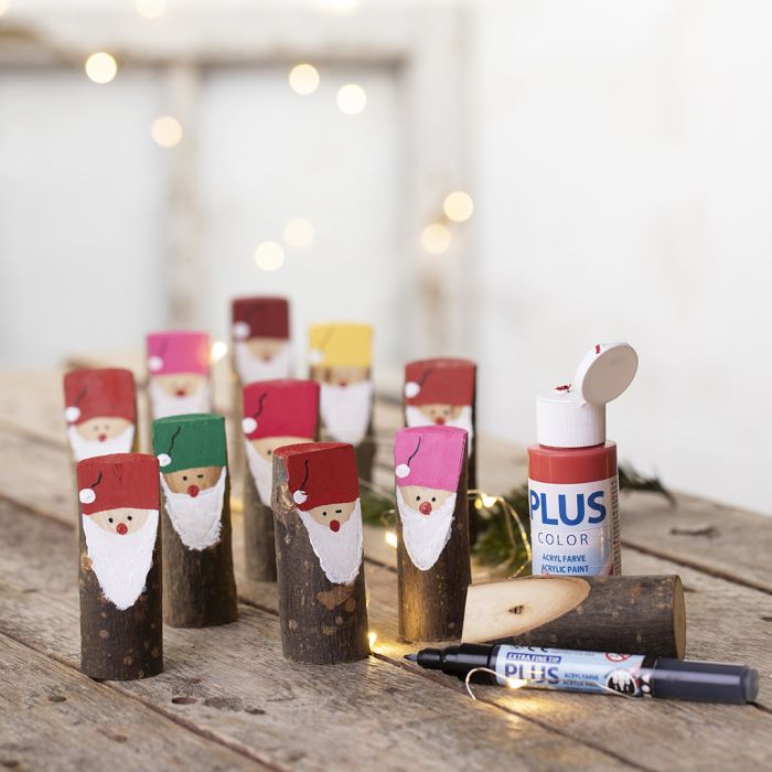 Le Père Noël fait à partir d'un bâton de bois peint