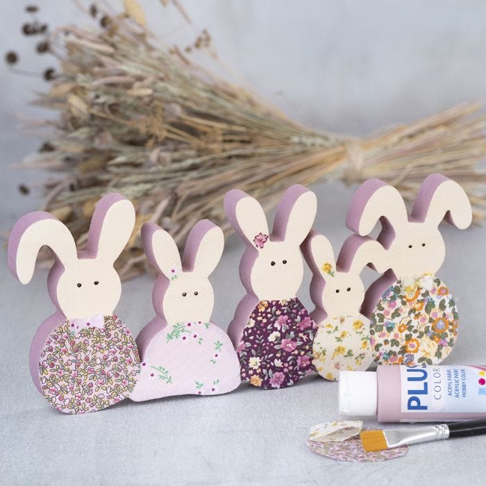 Une famille de lapins décorée avec du découpage textile