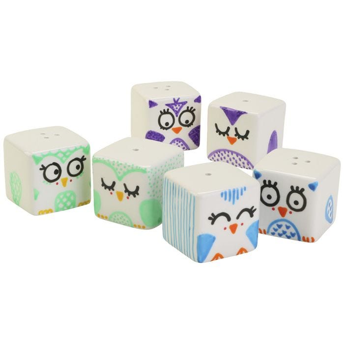 Adorables ensembles de salières et poivrières décorés avec des hiboux