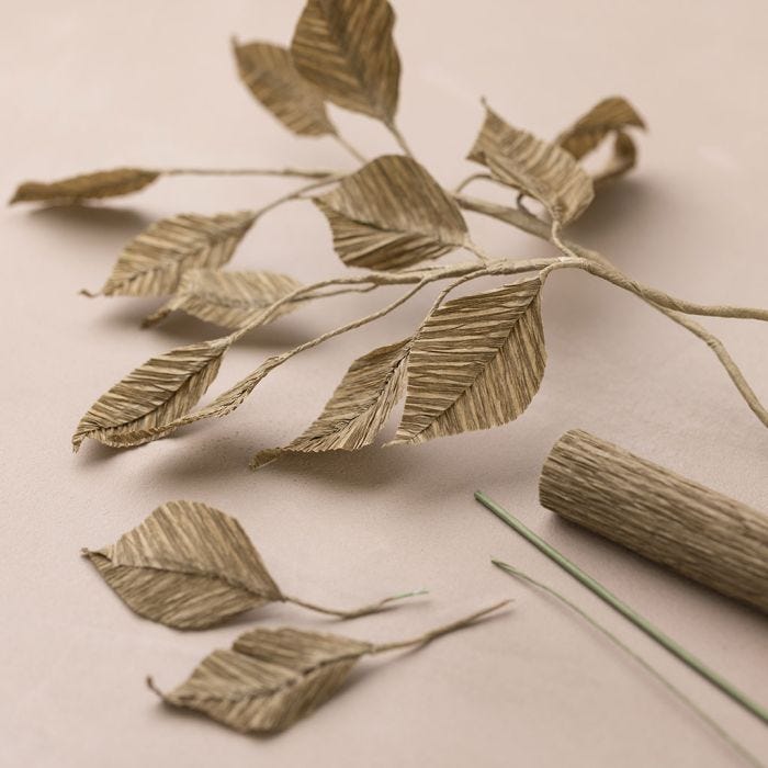 Branche avec feuilles en papier crépon