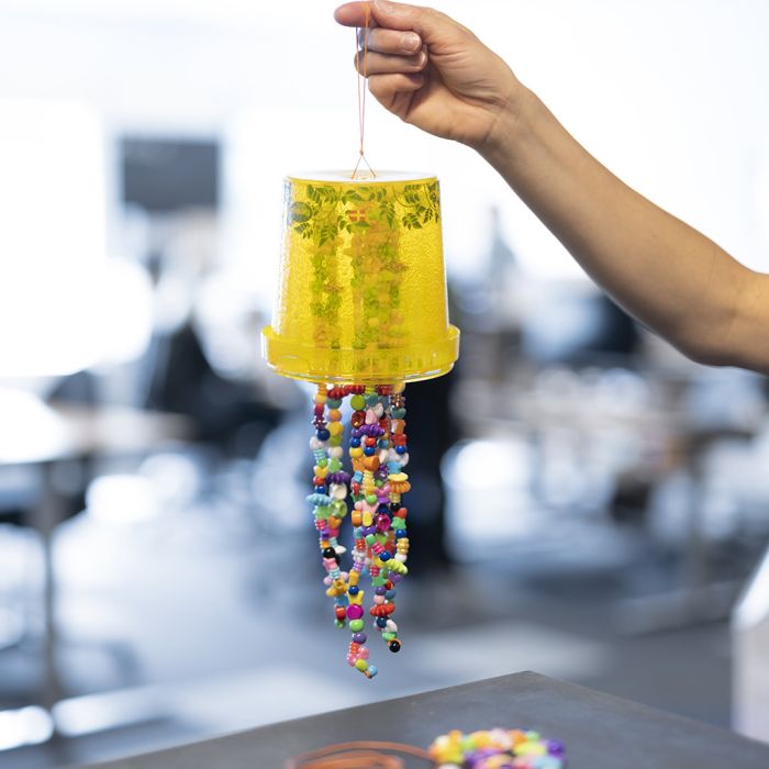 Upcycling – carillons éoliens fabriqués à partir d’un seau en plastique