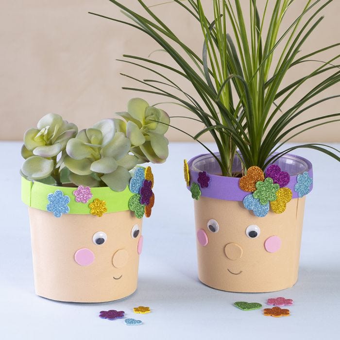 Upcycling – pots de fleurs fabriqués à partir d’un seau en plastique