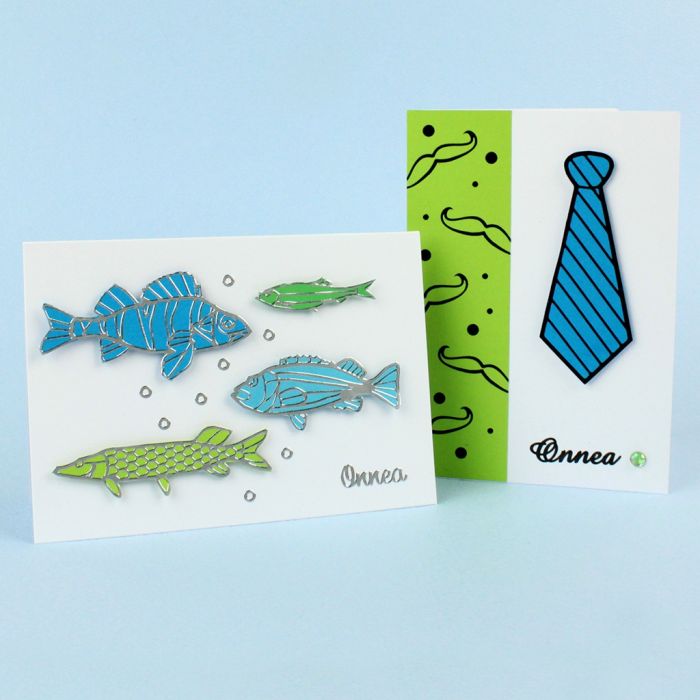 Kivoja kortteja ääriviivatarroilla