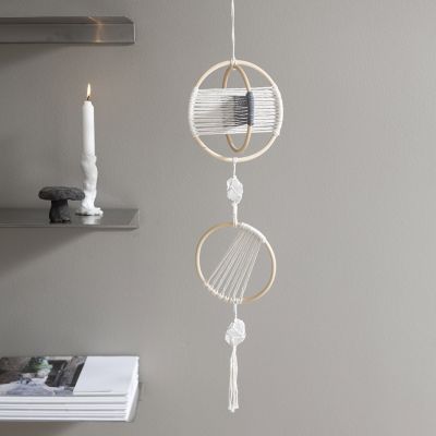 Mobile en macramé décoré de cristaux de roche