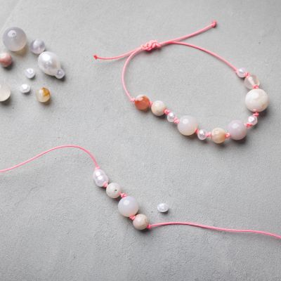 Comment faire des nœuds entre les perles