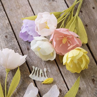 Une tulipe en papier crépon