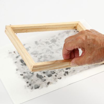 Comment fabriquer du papier fait main avec de l’huile essentielle