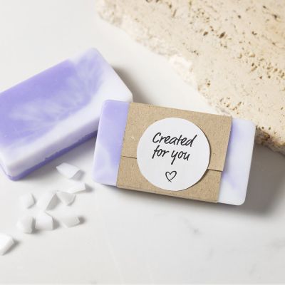 Fabrication de savon à l’aide de techniques marbrées et de blocs de couleur