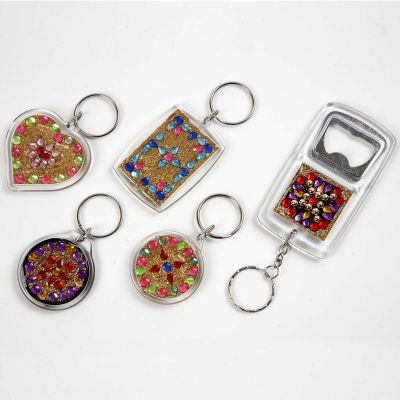 Porte-clés et ouvre-bouteille avec strass