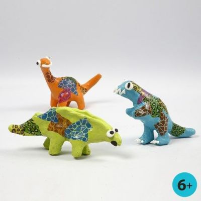 Dinosaures en Papier-M&acirc;ch&eacute;, peints et d&eacute;cor&eacute;s avec papier d&eacute;coupage