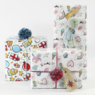 Emballage cadeau avec du papier cadeau