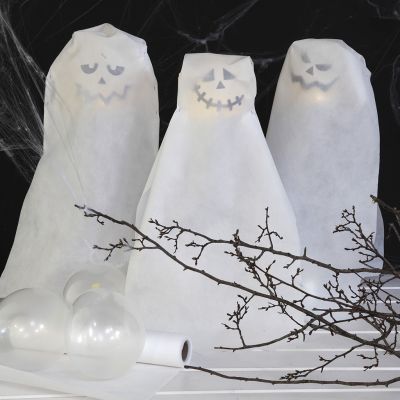Fantômes fabriqués à partir de ballons avec des lumières LED à piles
