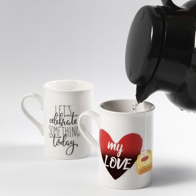 Tasses avec autocollants à changement de couleur