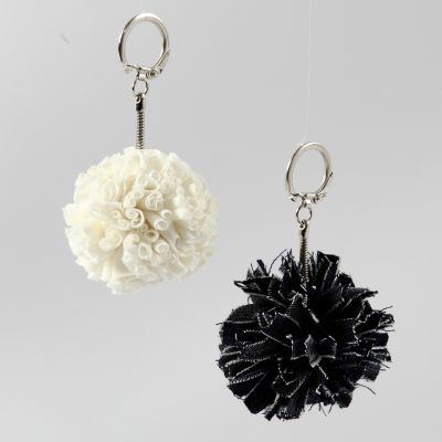 Suspensions en pompons en fil Spaghetti (fil textile) ou en fil textile Denim