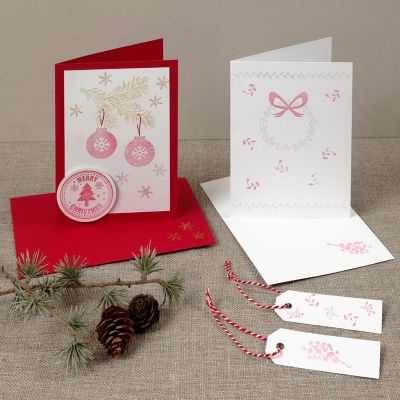 Une carte de Noël avec des motifs tamponnés.
