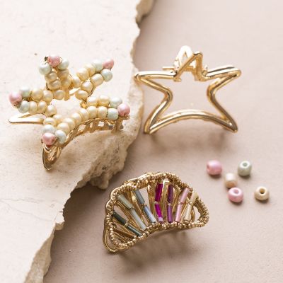 Décoration de perles sur des pinces à cheveux