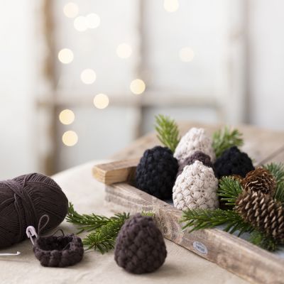 Crochetez des pommes de pin décoratives
