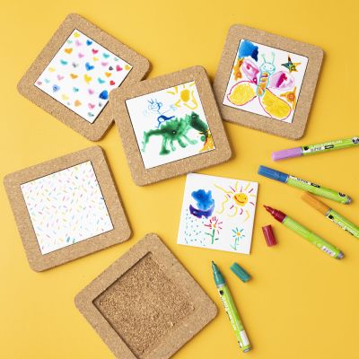 Dessous de verre décorés à l’aide des feutres pour porcelaine