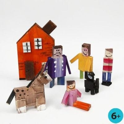 Des animaux et des personnages fabriqués à partir de bandes de bois