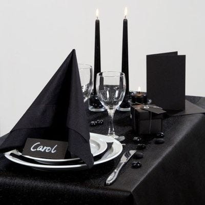 Inspiration pour fêtes avec décoration de table noire