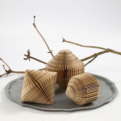 Pliage de livre – Décorations 3D faites avec tout un bloc de papier