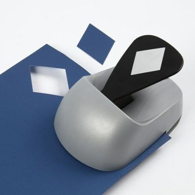 Des décorations de table et une carte de menu bleues de la collection Happy Moments