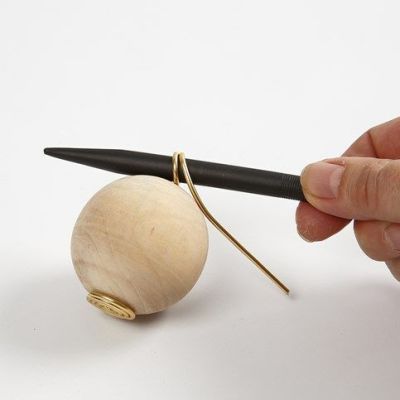 Décorer une table de Noël avec des matériaux naturels