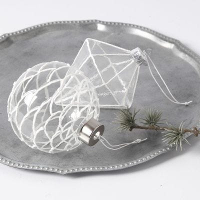 Des décorations en verre à suspendre