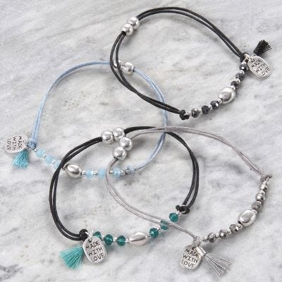 Bracelets avec des perles à facettes et des perles métalliques