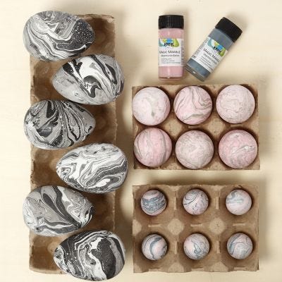 Oeufs en plastique marbrés