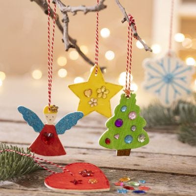 Des décorations de Noël en bois à suspendre