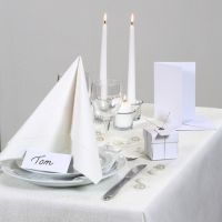 Inspiration pour fêtes avec décoration de table blanche